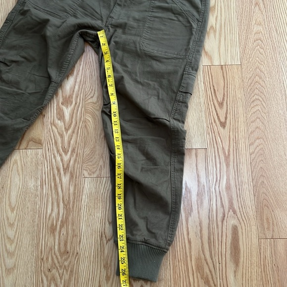Vince SZ 12, slouch military cargo jogger pants. - Picture 10 of 13